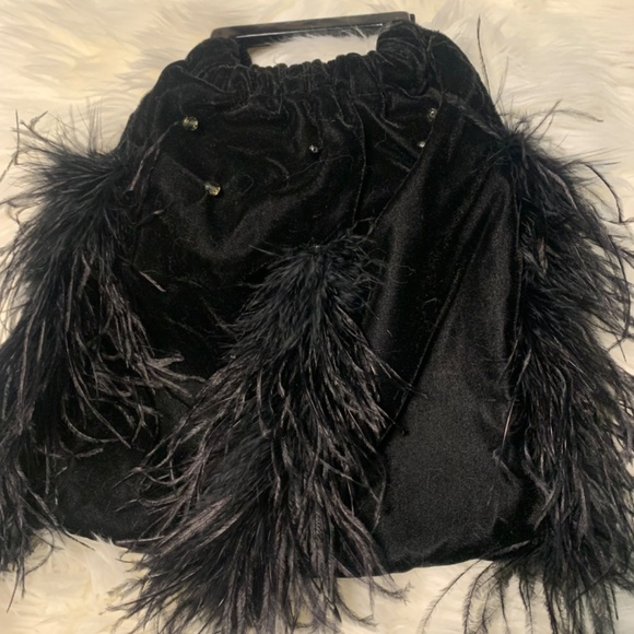 Black velvet handbag with feather trim - Picture 3 of 3